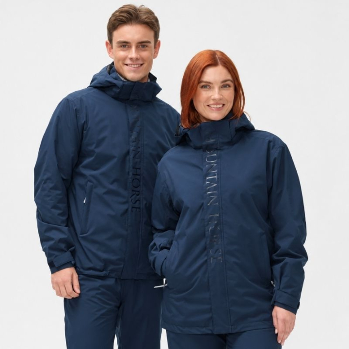 Veste d'équitation Mountain Cover Bleu Marine dans le groupe Vêtements d'équitation / Manteaux & Vestes / Vestes d'équitation chez Equinest (03469040002NA_r)
