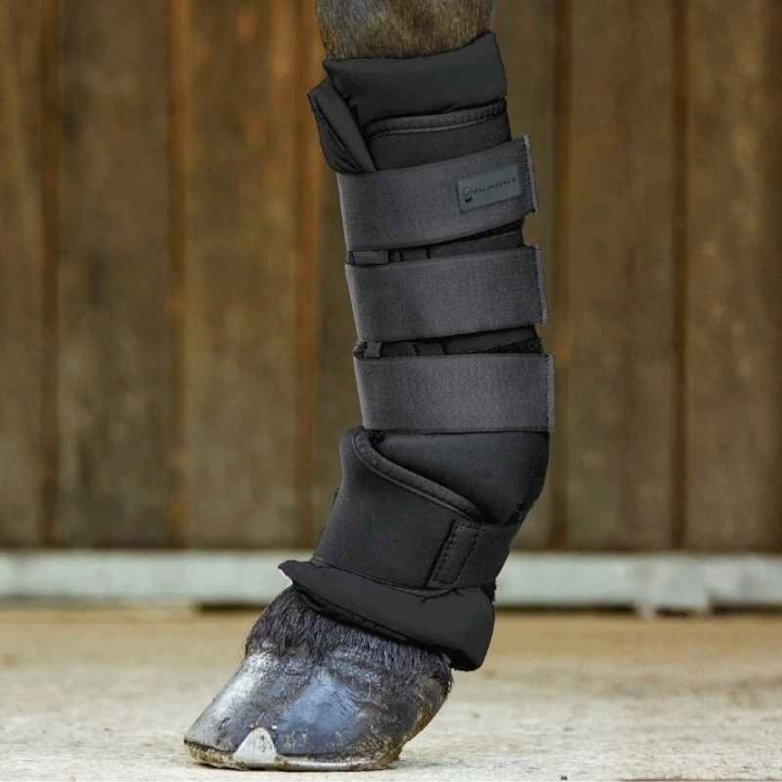 Guêtres d'écurie Anatomical Noir dans le groupe Équipement cheval / Protections des Membres / Protections de transport & d'écurie chez Equinest (3852200LBA_r)