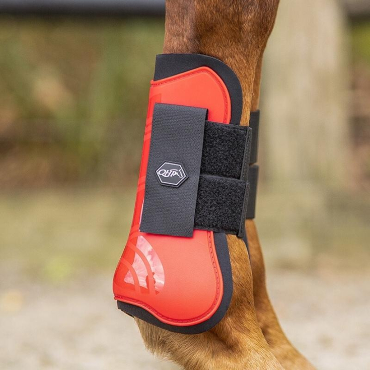 Guêtres ouvertes en Néoprène Rouge dans le groupe Équipement cheval / Protections des Membres / Guêtres ouvertes chez Equinest (4033RE)