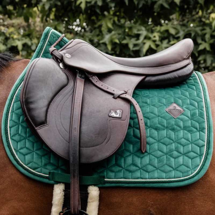 Tapis de selle Velours Vert Foncé   dans le groupe Équipement cheval / Tapis de selle / Tapis de selle mixte & Tapis de selle de saut chez Equinest (42579Gn_r)
