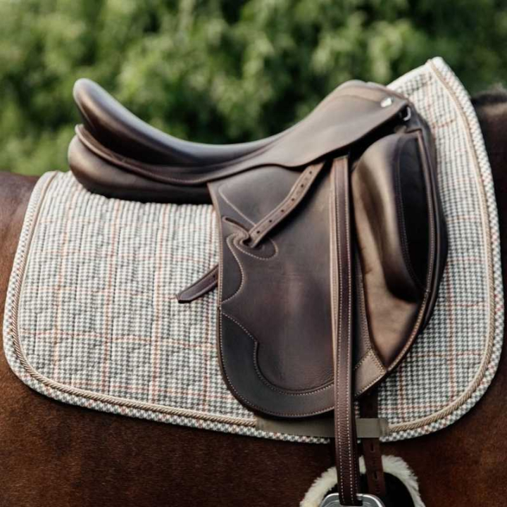 Tapis de selle dressage Pied-de-Poule Beige dans le groupe Équipement cheval / Tapis de selle / Tapis de selle dressage chez Equinest (4258532DRBE_r)