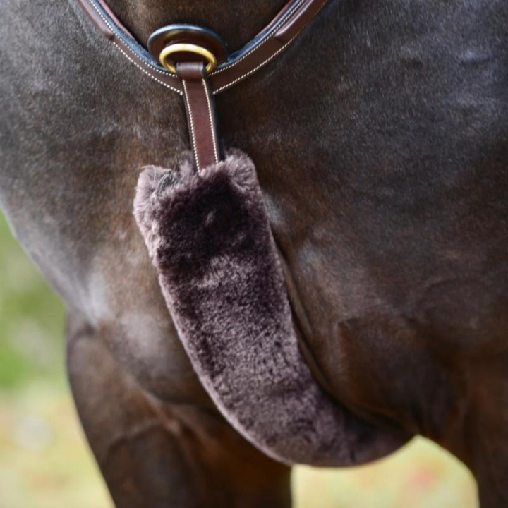 Protection pour poitrail en peau de mouton Marron dans le groupe Équipement cheval / Martingales & Enrênements / Colliers de chasse chez Equinest (42601BR)