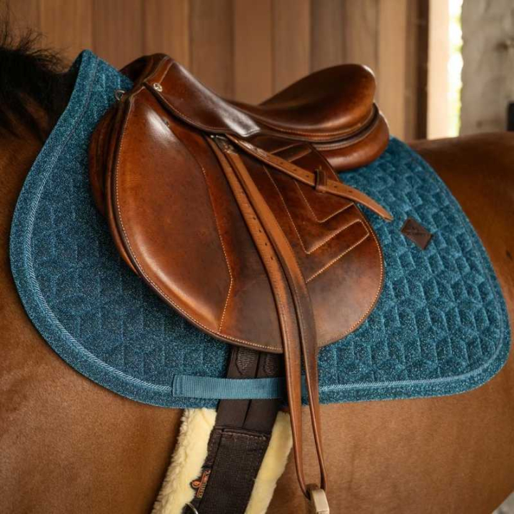 Tapis de selle Full Sparkling Bleu Marine dans le groupe Équipement cheval / Tapis de selle / Tapis de selle mixte & Tapis de selle de saut chez Equinest (4269903SJNA_r)