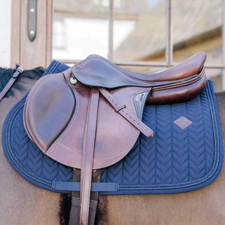 Tapis de selle Metal Chain Bleu Marine dans le groupe Équipement cheval / Tapis de selle / Tapis de selle mixte & Tapis de selle de saut chez Equinest (4272103SJNA_r)