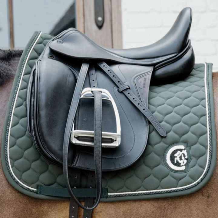 Tapis de selle dressage Onion Quilt 3D Logo Vert dans le groupe Équipement cheval / Tapis de selle / Tapis de selle dressage chez Equinest (4272874DRGN_r)
