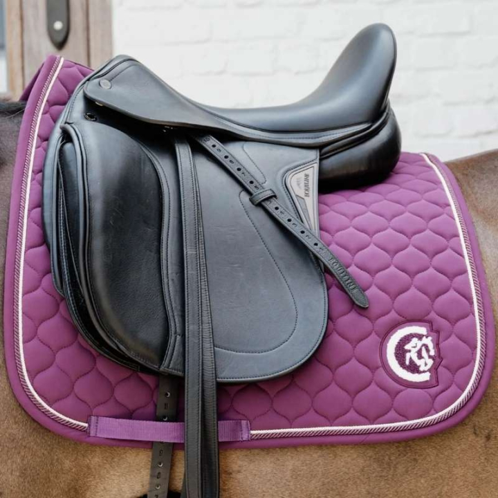 Tapis de selle dressage Onion Quilt 3D Logo Violet dans le groupe Équipement cheval / Tapis de selle / Tapis de selle dressage chez Equinest (4272875DRPU_r)