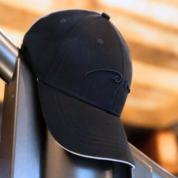 Casquette Navy Logo Bleu marine dans le groupe Vêtements d'équitation / Bonnet & Casquette / Casquettes chez Equinest (427420303NAGR)