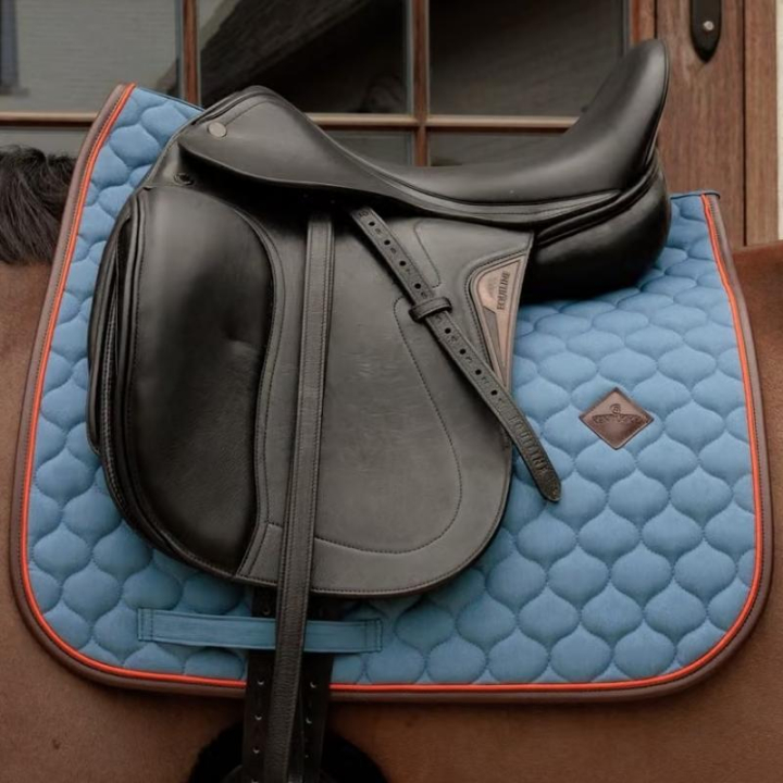 Tapis de selle dressage Onion Quilt Leather Bleu dans le groupe Équipement cheval / Tapis de selle / Tapis de selle dressage chez Equinest (4274363DRBL_r)