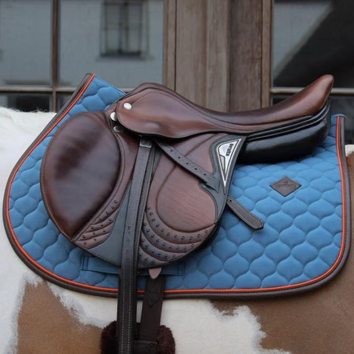 Tapis de selle Onion Quilt Leather Bleu dans le groupe Équipement cheval / Tapis de selle / Tapis de selle mixte & Tapis de selle de saut chez Equinest (4274363SJBL_r)