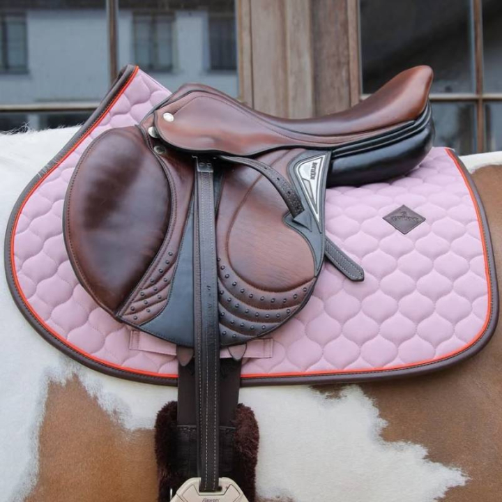 Tapis de selle Onion Quilt Leather Lavender dans le groupe Équipement cheval / Tapis de selle / Tapis de selle mixte & Tapis de selle de saut chez Equinest (4274378SJPU_r)