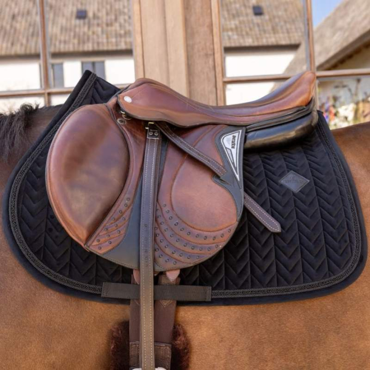 Tapis de selle Velvet Mini Pearls Noir dans le groupe Équipement cheval / Tapis de selle / Tapis de selle mixte & Tapis de selle de saut chez Equinest (4275001PBA_r)