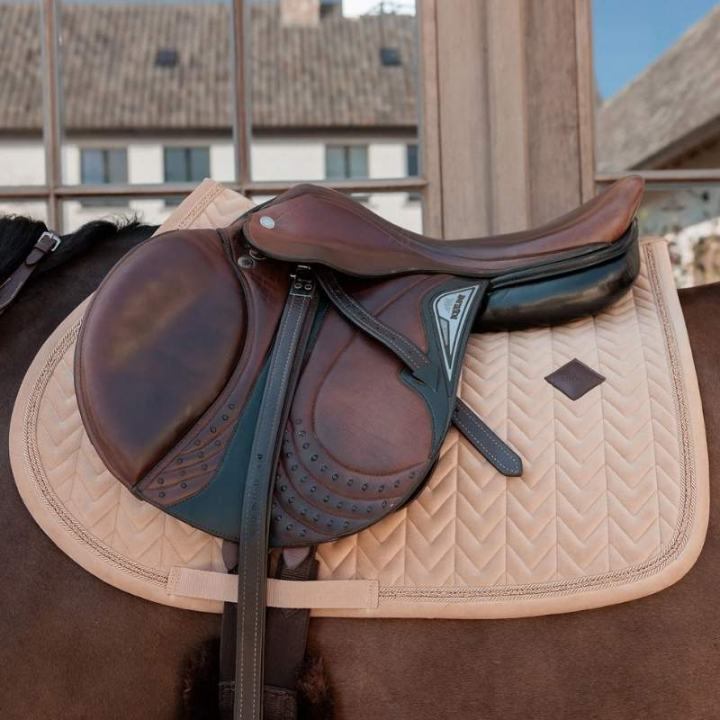 Tapis de selle Velvet Mini Pearls Beige dans le groupe Équipement cheval / Tapis de selle / Tapis de selle mixte & Tapis de selle de saut chez Equinest (4275032PBE_r)