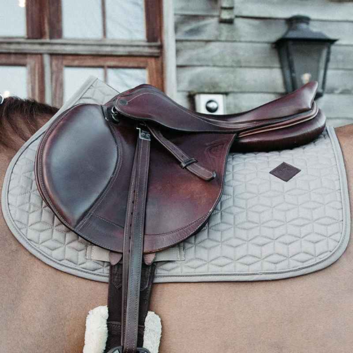 Tapis de selle Classic Beige dans le groupe Équipement cheval / Tapis de selle / Tapis de selle mixte & Tapis de selle de saut chez Equinest (42803Be_r)