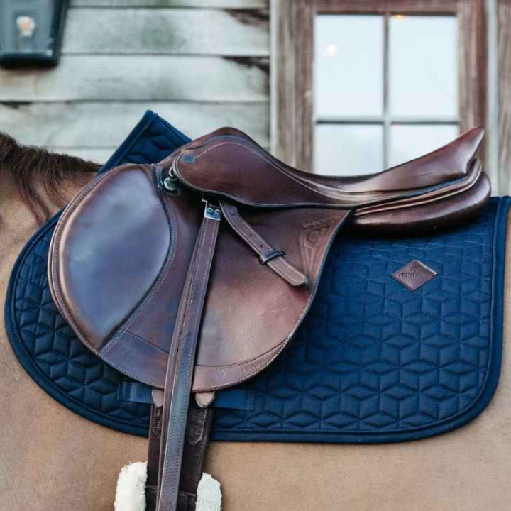 Tapis de selle Classic Bleu Marine dans le groupe Équipement cheval / Tapis de selle / Tapis de selle mixte & Tapis de selle de saut chez Equinest (42803Ma_r)