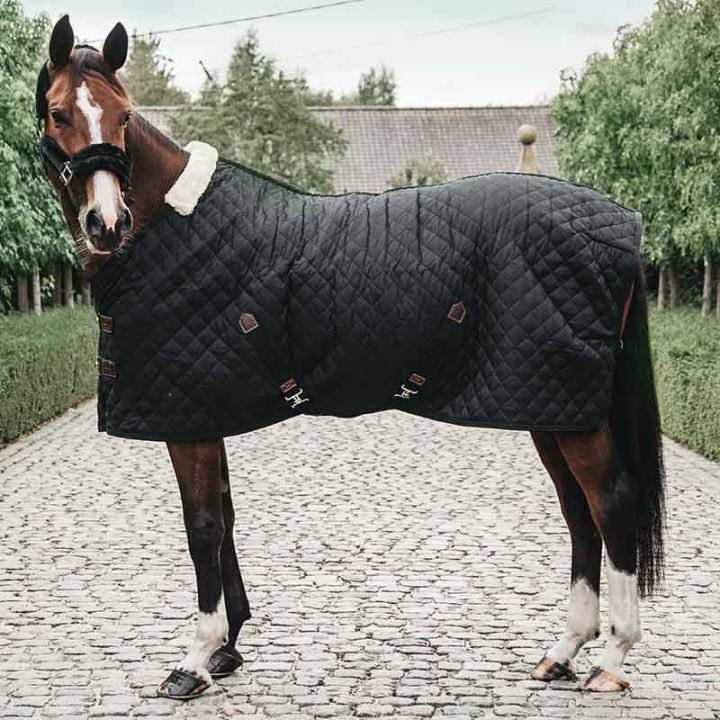 Couverture d'écurie 400g Noir dans le groupe Couvertures cheval / Couvertures d'écurie chez Equinest (52102Sv_r)