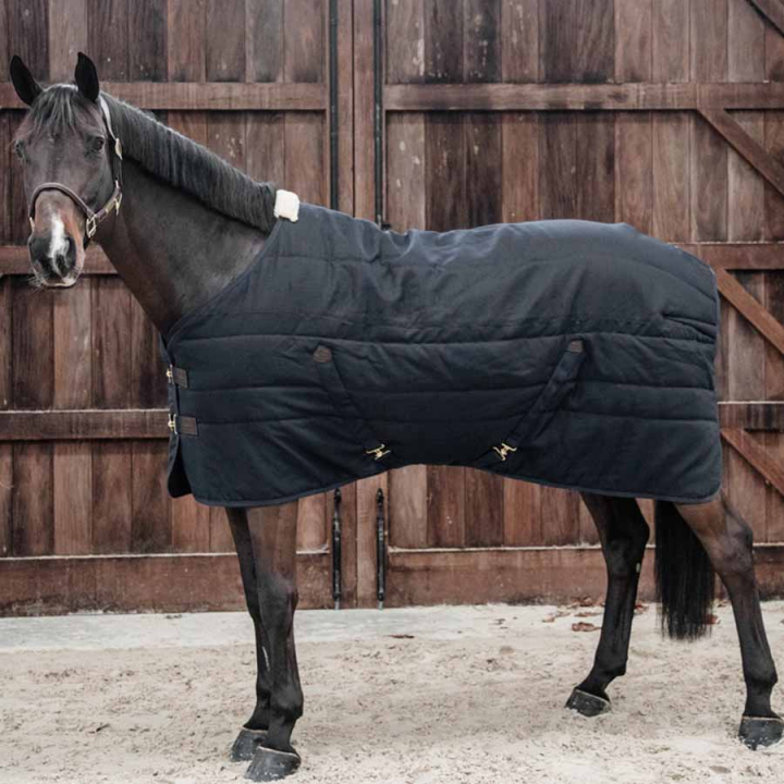 Couvertures d'écurie Classic 100g Noir dans le groupe Couvertures cheval / Couvertures d'écurie chez Equinest (52164BA_r)