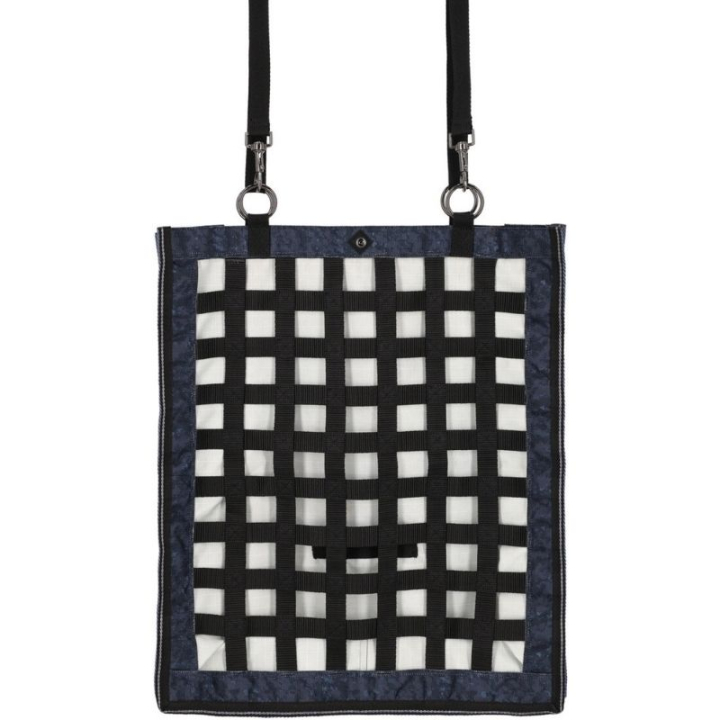 Sac à foin Slowfeeder Turnout Cloud Bleu Marine dans le groupe Écurie & Pré / Matériel pour l'écurie / Filets à foin & sacs à foin chez Equinest (5705CLDN0NA)