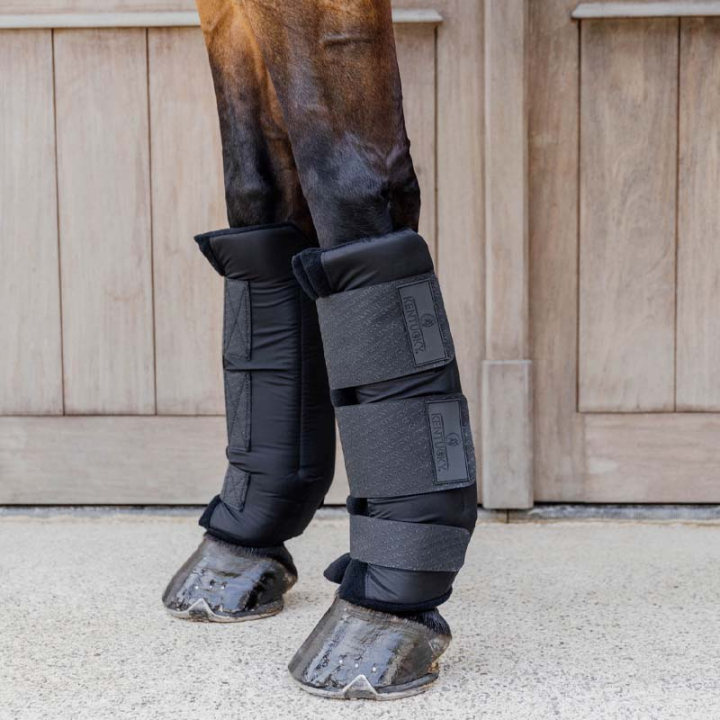 Guêtres d'écurie PROtect Classic Front Noir dans le groupe Équipement cheval / Protections des Membres / Protections de transport & d'écurie chez Equinest (6210801LBA_r)
