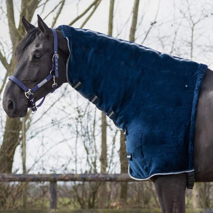 Couvre-cou polaire Fluff Bleu Marine dans le groupe Couvertures cheval / Couvre-encolures chez Equinest (6335NALNA_r)