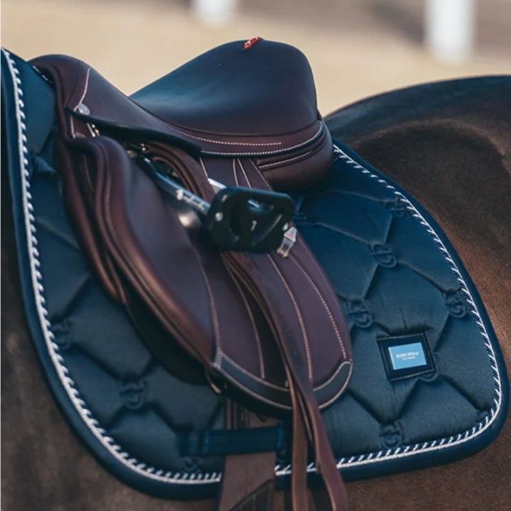 Tapis de selle ES Midnight Blue dans le groupe Équipement cheval / Tapis de selle / Tapis de selle mixte & Tapis de selle de saut chez Equinest (734019280123NA_r)