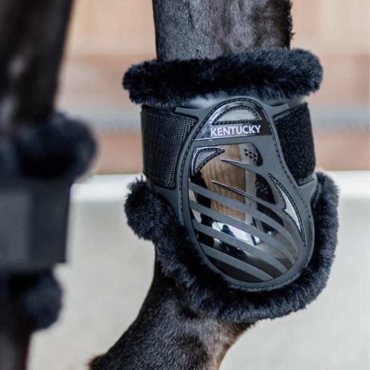Protège-boulets Young Vegan Sheepskin Noir/Noir dans le groupe Équipement cheval / Protections des Membres / Protège-boulets chez Equinest (88205BABA_r)