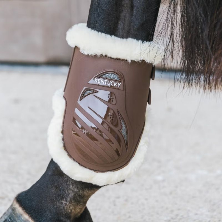 Protège-boulets Elastic Vegan Sheepskin Marron dans le groupe Équipement cheval / Protections des Membres / Protège-boulets chez Equinest (8820805MBR_r)