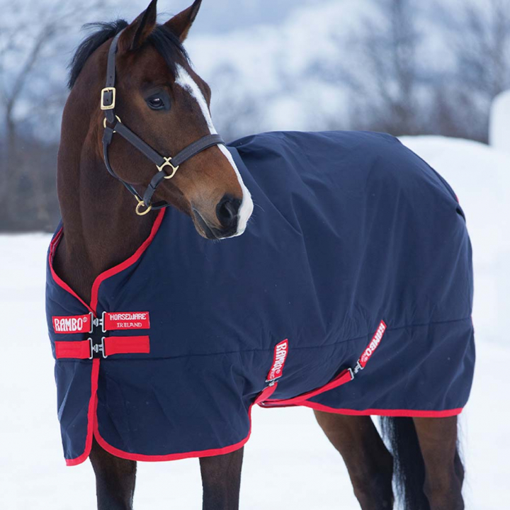 Couverture d'hiver Rambo Original T/O 200g Bleu Marine/Rouge dans le groupe Couvertures cheval / Couvertures d'extérieur / Couvertures d'hiver chez Equinest (AAAAA2-BR00-NARE)