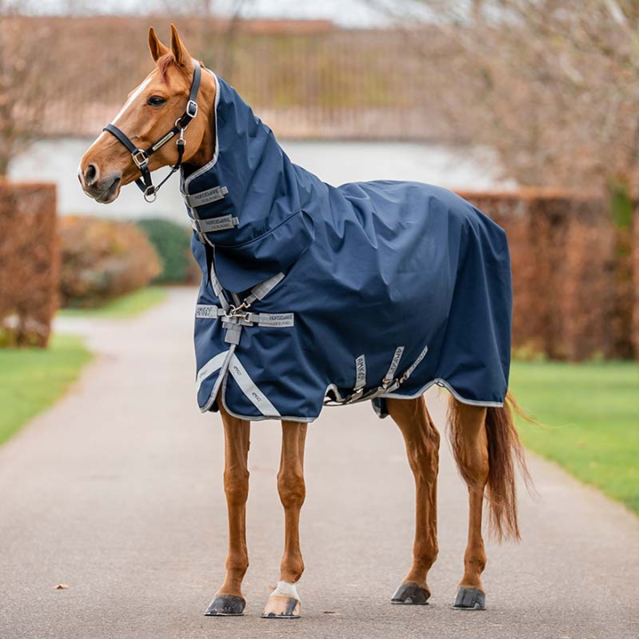 Couverture imperméable Amigo Integrated 1200D 50g Marine/Gris/Argent dans le groupe Couvertures cheval / Couvertures d'extérieur / Couvertures imperméables cheval chez Equinest (AAOJL1BJI_r)