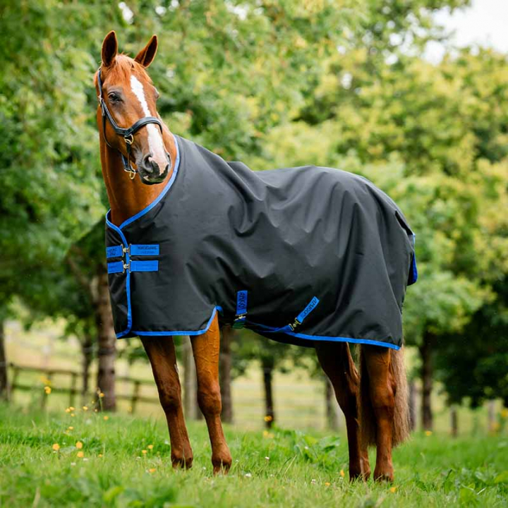 Couverture de pluie Amigo Ripstop 900 Original 50g Noir/Bleu dans le groupe Couvertures cheval / Couvertures d'extérieur / Couvertures imperméables cheval chez Equinest (AARAG1BA)