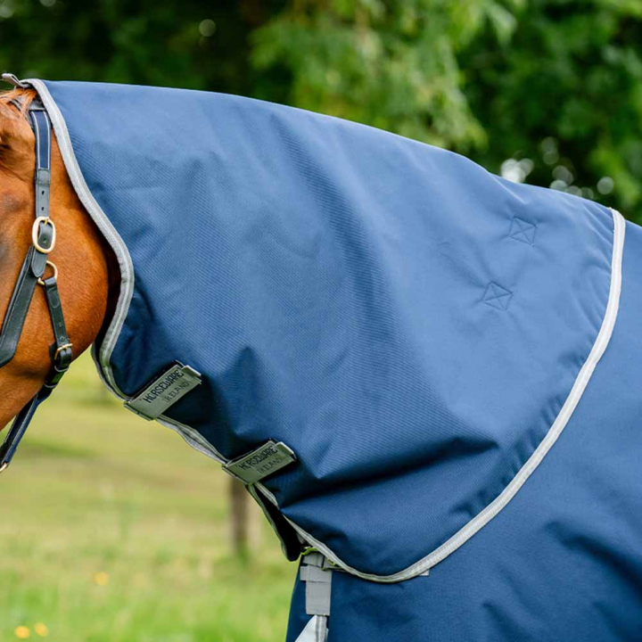 Capuche Amigo Bravo 12 150g Bleu Marine/Gris dans le groupe Couvertures cheval / Couvre-encolures chez Equinest (AARN42NA)
