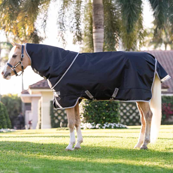 Couverture imperméable Amigo 1200D Plus Pony 0g Noir/Gris dans le groupe Couvertures cheval / Couvertures d'extérieur / Couvertures imperméables cheval chez Equinest (AARQL0KJIBAGR_r)