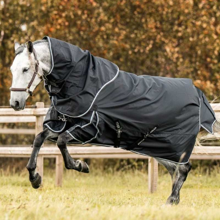 Couverture imperméable avec couvre-cou Turnout Plus 0g 1200D Noir dans le groupe Couvertures cheval / Couvertures d'extérieur / Couvertures imperméables cheval chez Equinest (AS005601115BA_r)