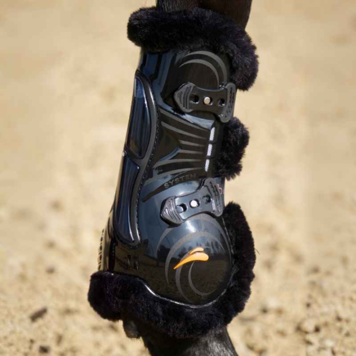 Guêtres ouvertes eAirshock Legend Fluffy Noir dans le groupe Équipement cheval / Protections des Membres / Guêtres ouvertes chez Equinest (EAIRLGNDFLNASBA_r)