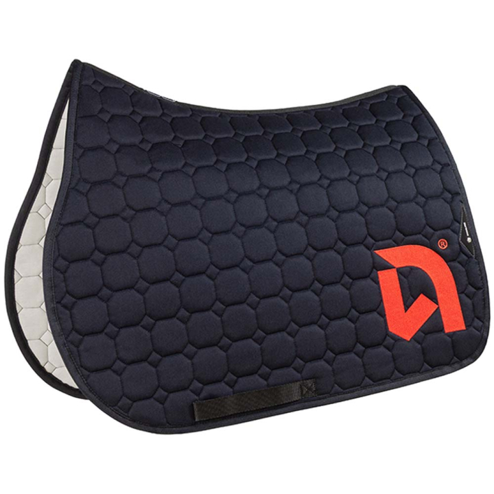 Tapis de selle Octagon Team Equinest Bleu Marine/Rouge dans le groupe Équipement cheval / Tapis de selle / Tapis de selle mixte & Tapis de selle de saut chez Equinest (EC018PB01010NARE_r)
