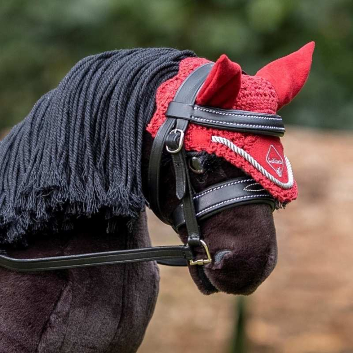 Bonnet Toy Pony Classic Rouge dans le groupe Chevaux-bâtons & Chevaux jouets / Équipement pour cheval jouet chez Equinest (IT020710RE)