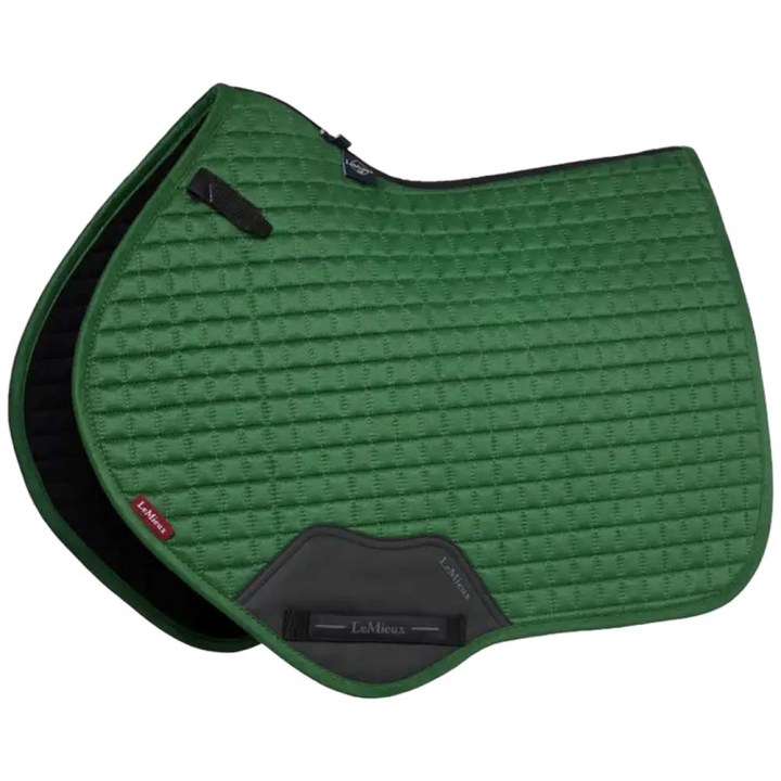 Tapis de selle Suede Square Vert dans le groupe Équipement cheval / Tapis de selle / Tapis de selle mixte & Tapis de selle de saut chez Equinest (IT07600066GN_r)