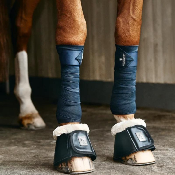 Bandages de polo classiques 2-pack Bleu Marine dans le groupe Équipement cheval / Protections des Membres / Bandages chez Equinest (KLC-HG-758MA-ONESIZE)