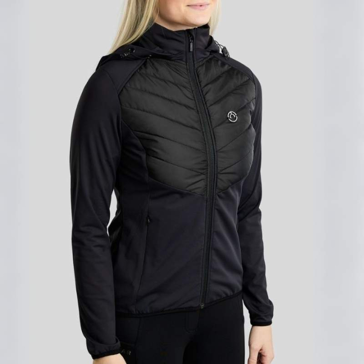 Veste hybride MoAddie Logo Charm Noir dans le groupe Vêtements d'équitation / Manteaux & Vestes / Vestes d'équitation chez Equinest (SL26644LBA_r)