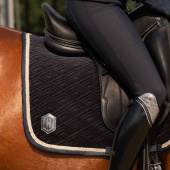 Tapis de selle de dressage Velvet Emblem Heritage Bleu Marine Tapis de selle de dressage Velvet Emblem Heritage Bleu Marine