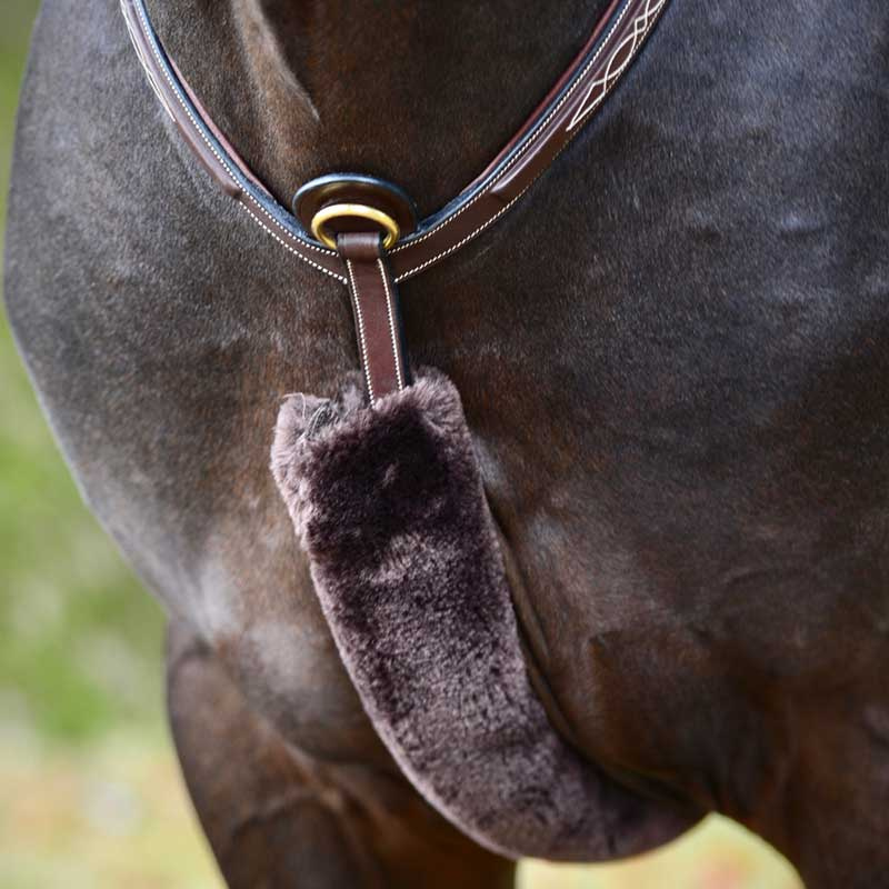 Protection pour poitrail en peau de mouton Marron