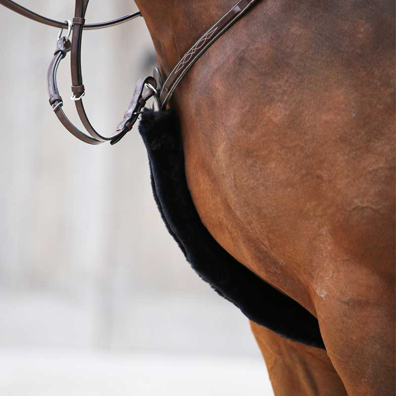 Protection pour poitrail en peau de mouton Noir
