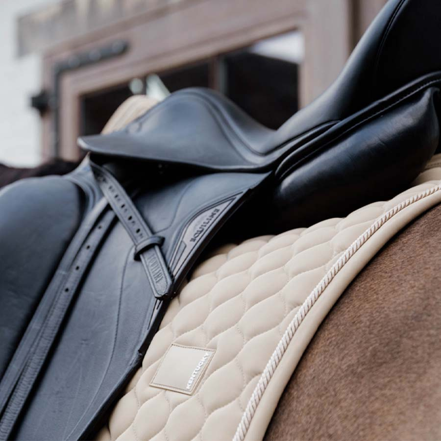 Tapis de selle dressage Onion Quilt Rubber Logo Beige