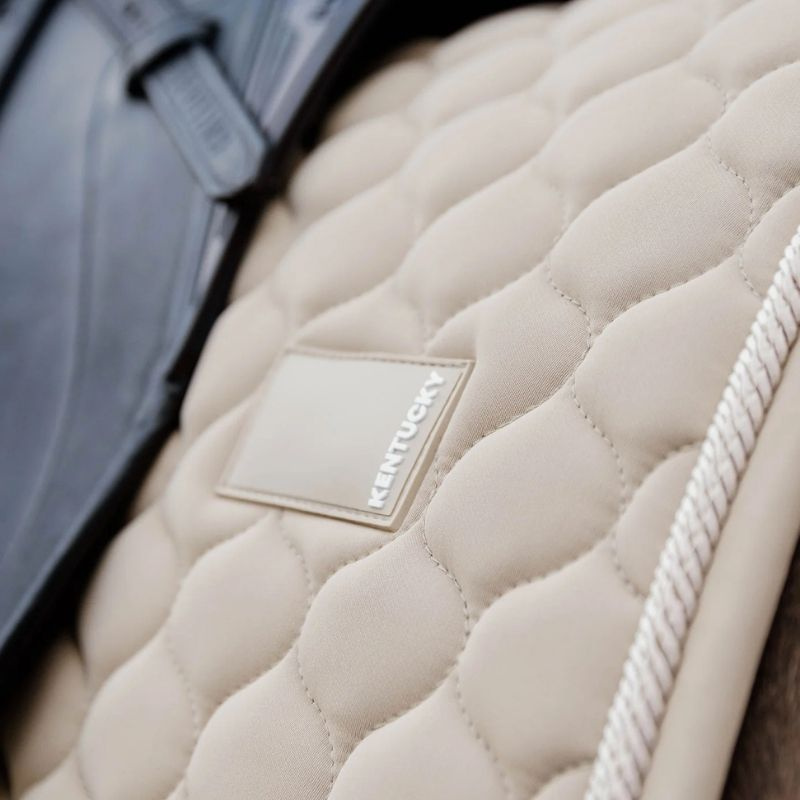 Tapis de selle dressage Onion Quilt Rubber Logo Beige