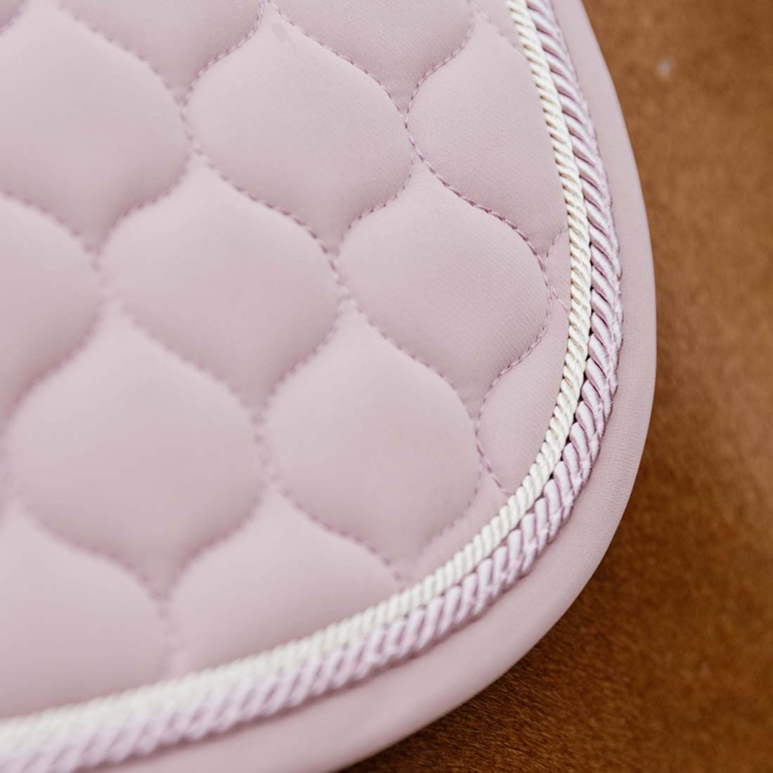 Tapis de selle Onion Quilt Rubber Logo Rose pâle