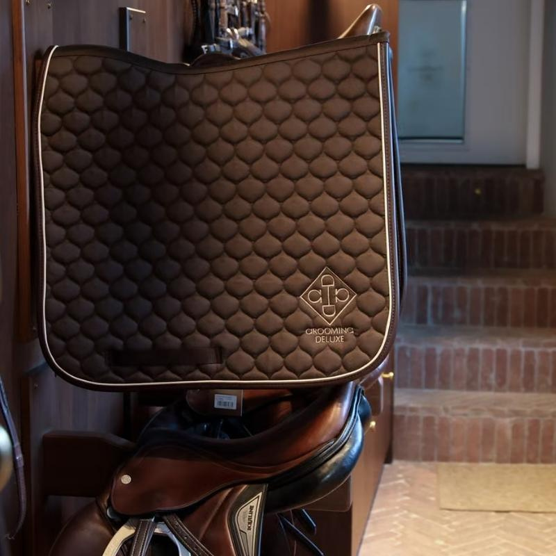 Tapis de selle dressage Grooming Deluxe Marron