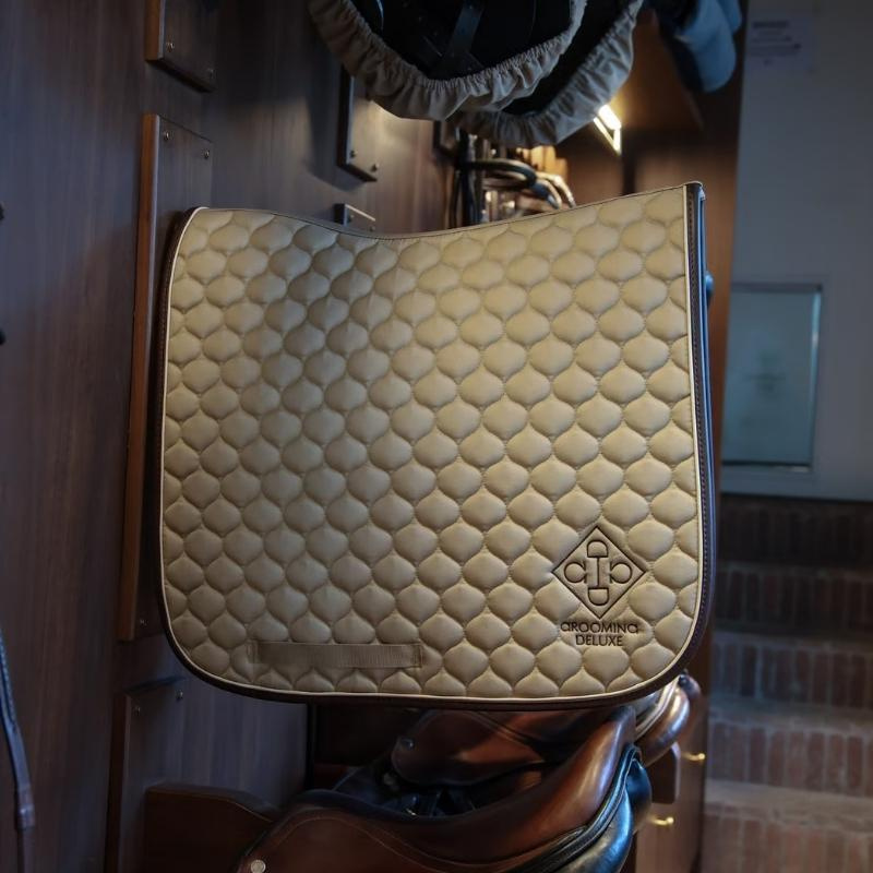 Tapis de selle dressage Grooming Deluxe Beige