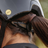 Casque d'équitation MIPS Strixx Competition Wide Peak Glossy Noir Casque d'équitation MIPS Strixx Competition Wide Peak Glossy Noir