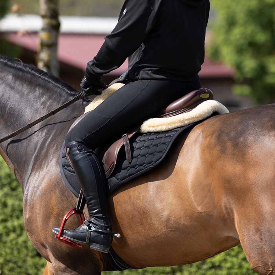 Tapis de selle en fausse fourrure  