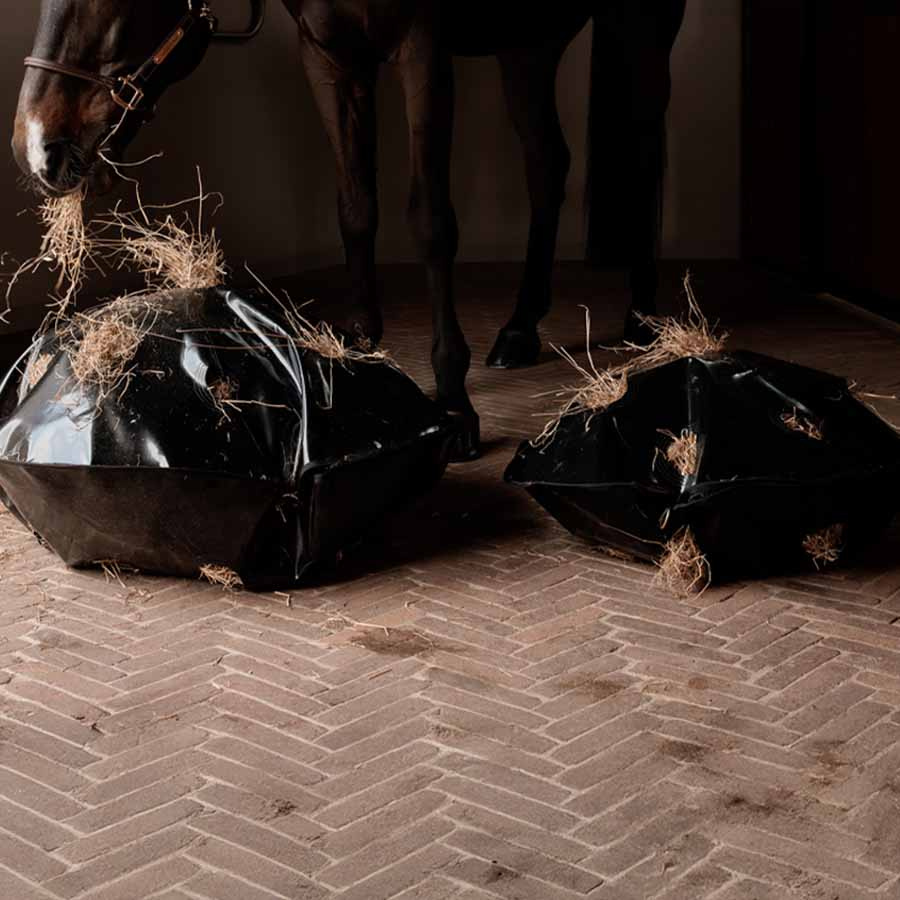 Filet à foin Play & Haybag Slowfeeder Round Noir