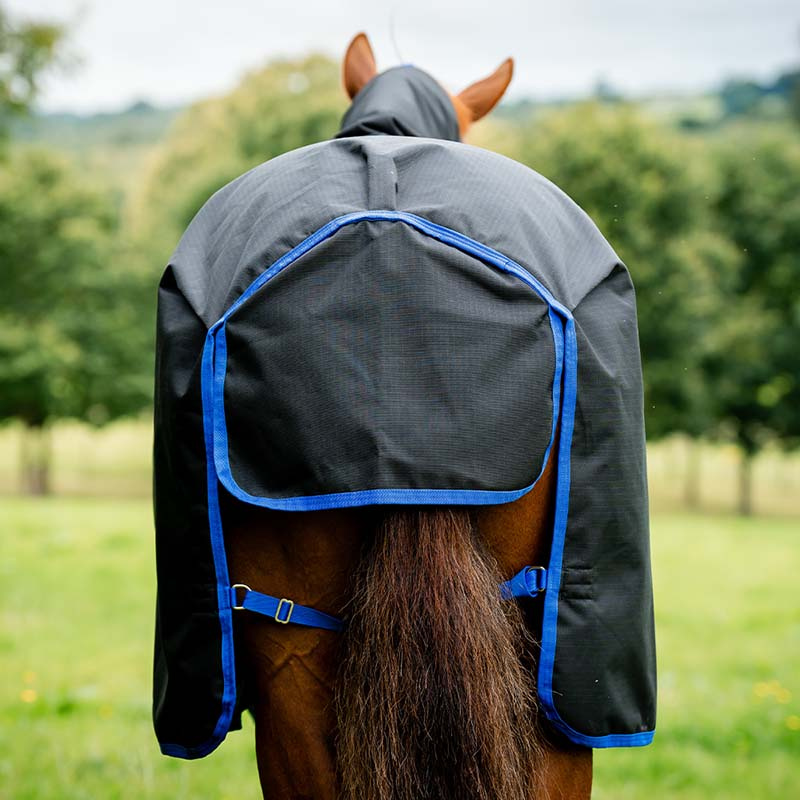 Couverture d'hiver avec Capuche Amigo Ripstop 900 Plus 200g Noir/Bleu